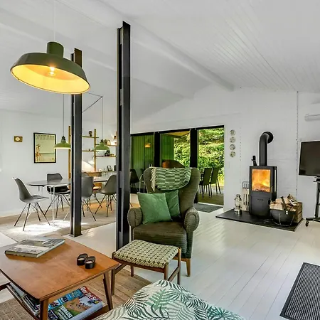 Summer House In Houstrup With Scenic Views בית נופש