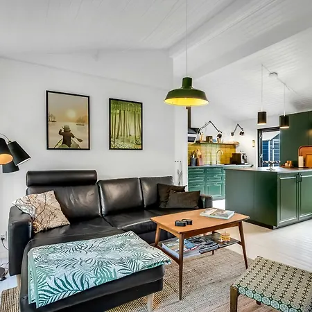 Summer House In Houstrup With Scenic Views בית נופש