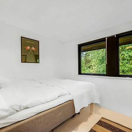 Summer House In Houstrup With Scenic Views בית נופש
